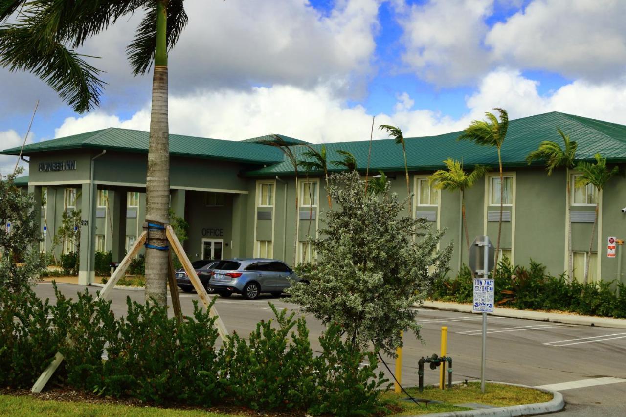 Pioneer Inn Royal Palm Beach Εξωτερικό φωτογραφία